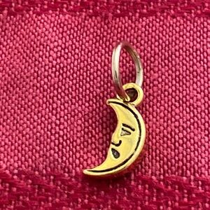 5/$10❤️❤️❤️NEW Crescent Moon Charm Pendant